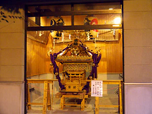 祭の本社神輿