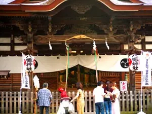大祭でにぎわう境内