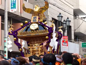 本社神輿の渡御