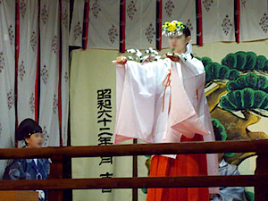 奉納巫女舞